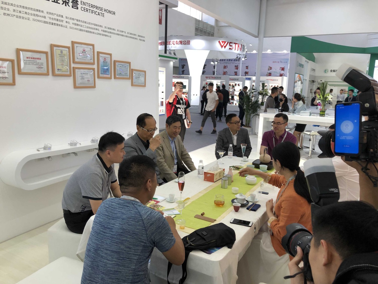 黃色鋁（lǚ）塑（sù）管